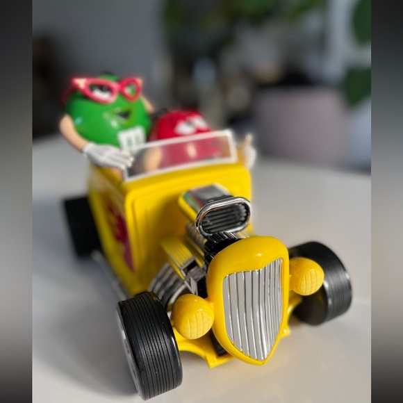 NEW M&M's Car Candy Dispenser Rebel
Without a Clue Yellow Hot Rod Dragster 1990 - Picture 6 of 9